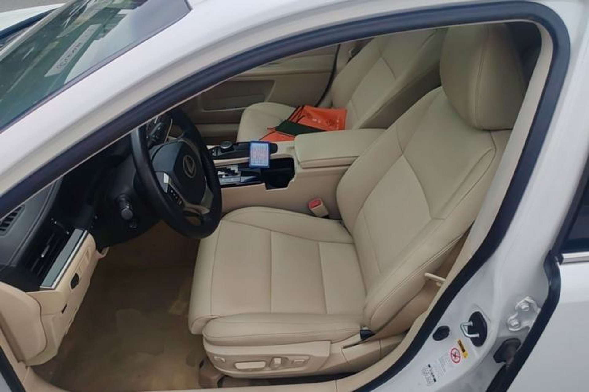 Used Lexus ES 2013 300h Elite Edition Driver Seat