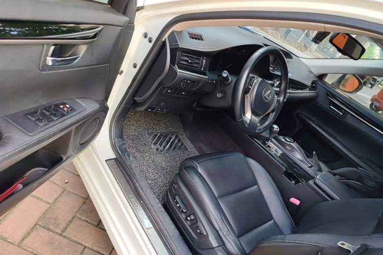 Used Lexus ES 2013 300h Elite Edition Driver Seat