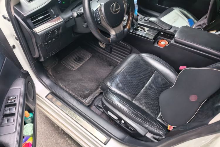 Used Lexus ES 2013 300h Elite Edition Driver Seat