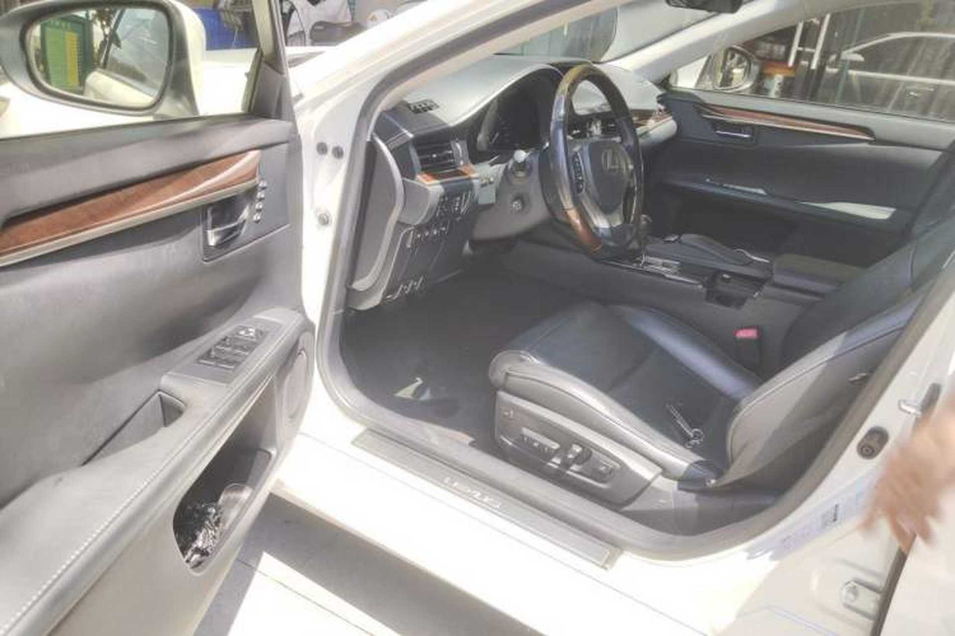Used Lexus ES 2013 300h Luxury Edition Driver Seat
