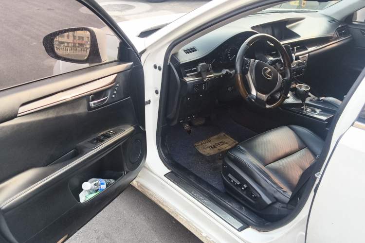 Used Lexus ES 2013 250 Elegant Edition Driver Seat