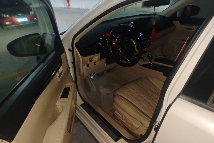 Used Lexus ES 2013 300h Elite Edition Driver Seat