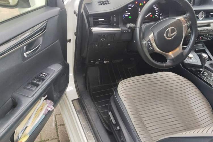 Used Lexus ES 2013 300h Elite Edition Driver Seat