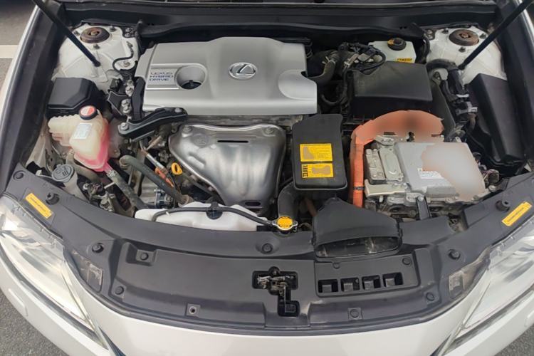 Used Lexus ES 2013 300h Elite Edition Engine Bay