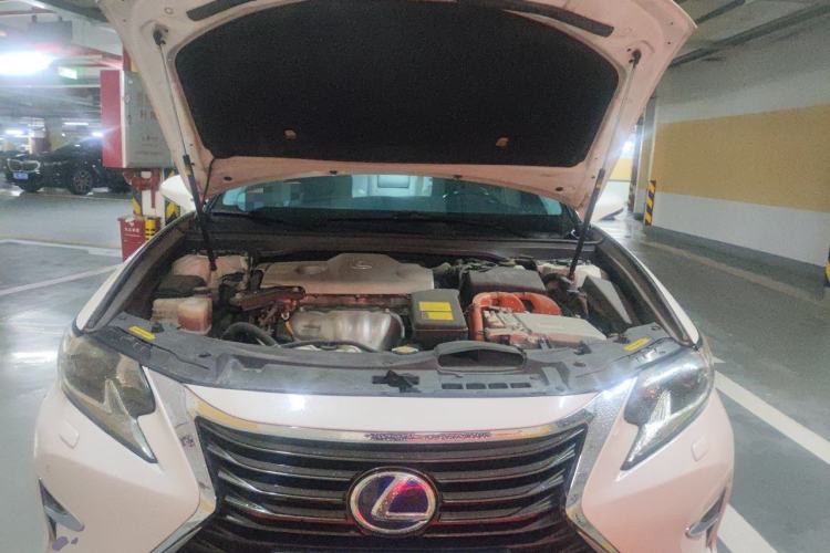 Used Lexus ES 2013 300h Elite Edition Engine Bay