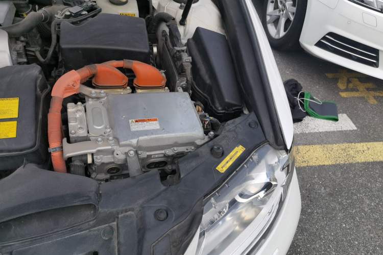 Used Lexus ES 2013 300h Elite Edition Engine Bay Left