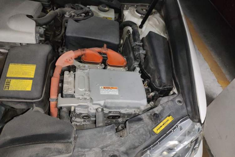 Used Lexus ES 2013 300h Elite Edition Engine Bay Left