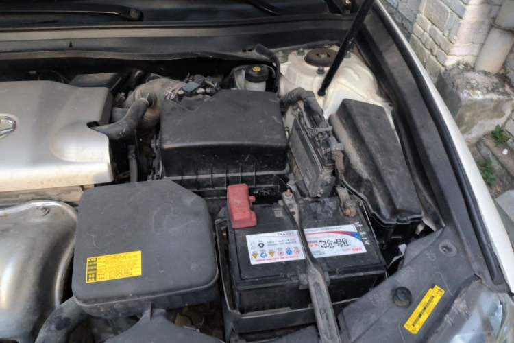 Used Lexus ES 2013 250 Elegant Edition Engine Bay Left