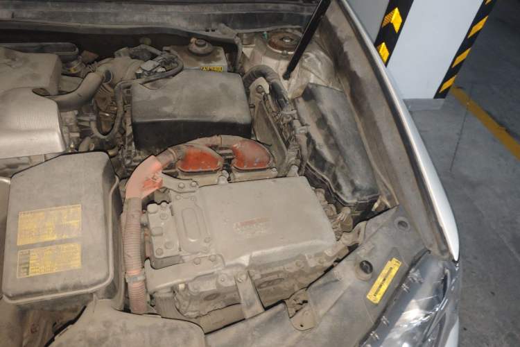 Used Lexus ES 2013 300h Elite Edition Engine Bay Left