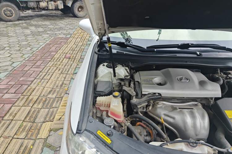 Used Lexus ES 2013 300h Luxury Edition Engine Bay Right