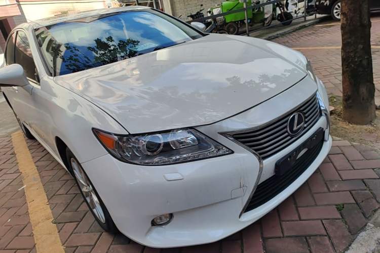 Used Lexus ES 2013 300h Elite Edition Exterior 1