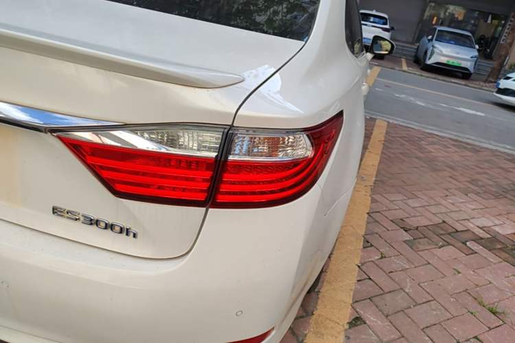 Used Lexus ES 2013 300h Elite Edition Exterior 3