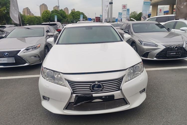 Used Lexus ES 2013 300h Elite Edition Front