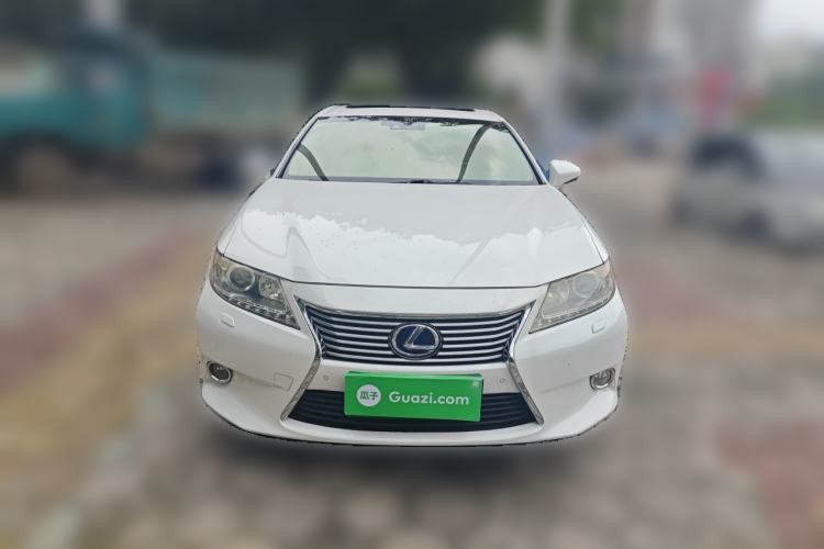 Used Lexus ES 2013 300h Luxury Edition Front