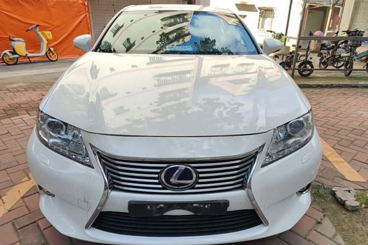 Used Lexus ES 2013 300h Elite Edition Front