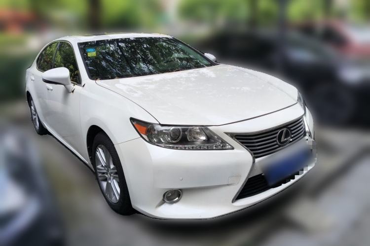 Used Lexus ES 2013 250 Elegant Edition Front Right 45 Deg