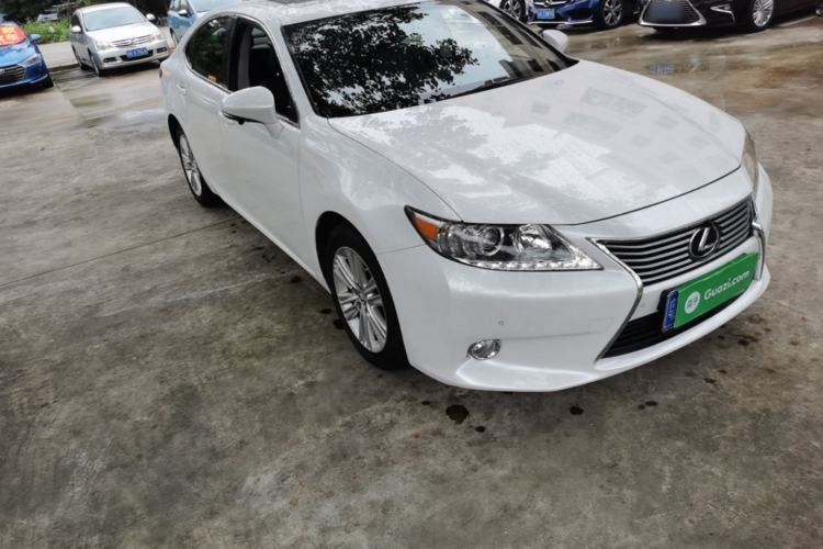 Used Lexus ES 2013 250 Elite Edition Front Right 45 Deg