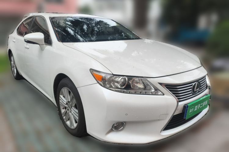 Used Lexus ES 2013 250 Elite Edition Front Right 45 Deg