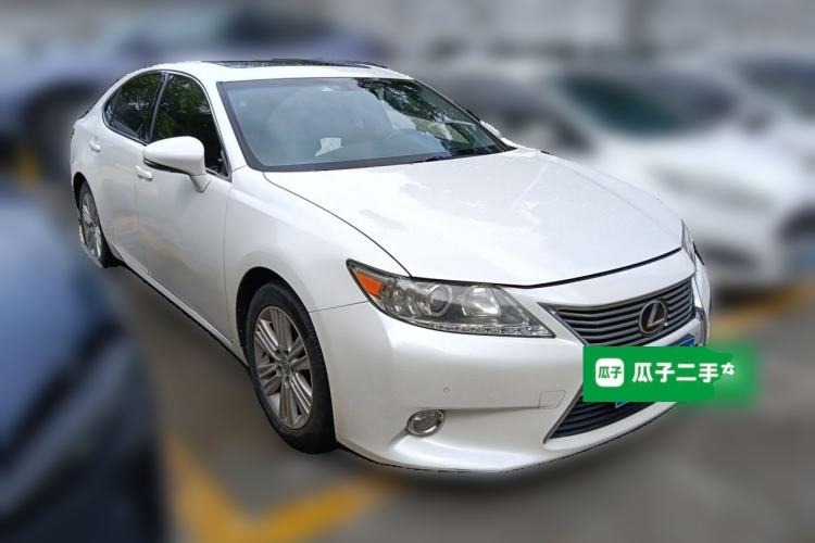Used Lexus ES 2013 250 Elite Edition Front Right 45 Deg