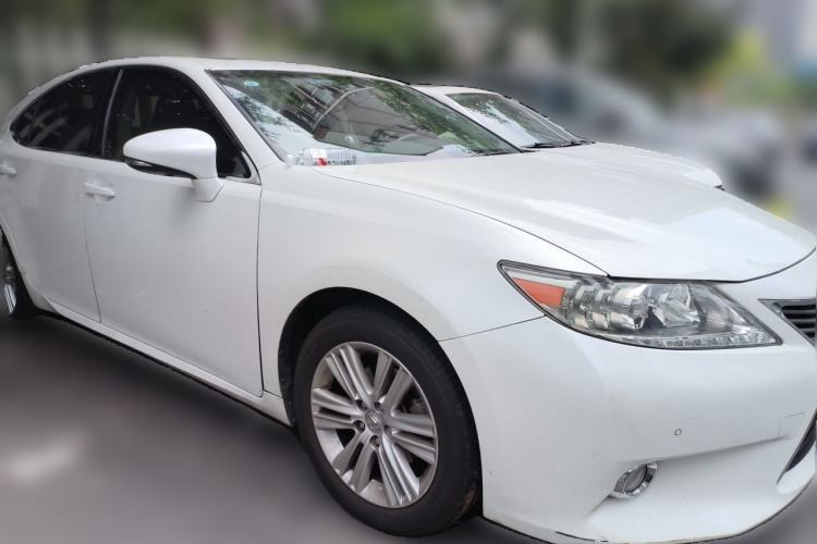 Used Lexus ES 2013 250 Elite Edition Front Right 45 Deg