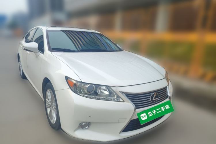 Used Lexus ES 2013 250 Elite Edition Front Right 45 Deg