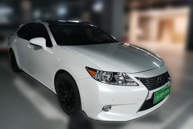 Used Lexus ES 2013 250 Elite Edition Front Right 45 Deg