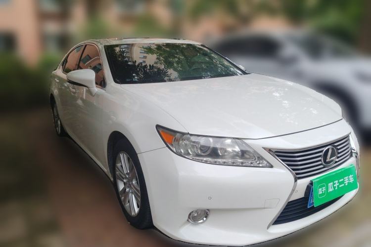 Used Lexus ES 2013 250 Elite Edition Front Right 45 Deg