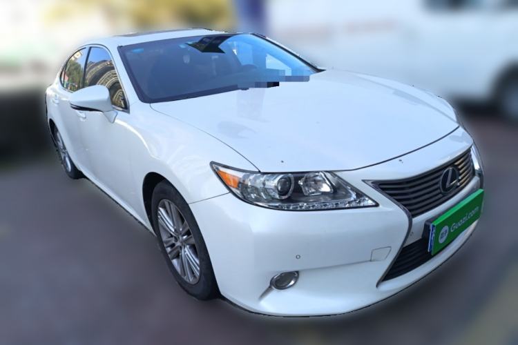 Used Lexus ES 2013 250 Elite Edition Front Right 45 Deg