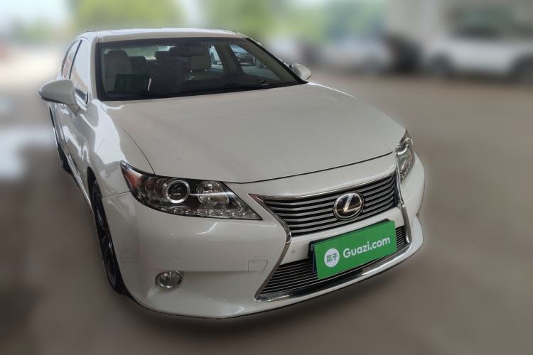 Used Lexus ES 2013 250 Elite Edition Front Right 45 Deg