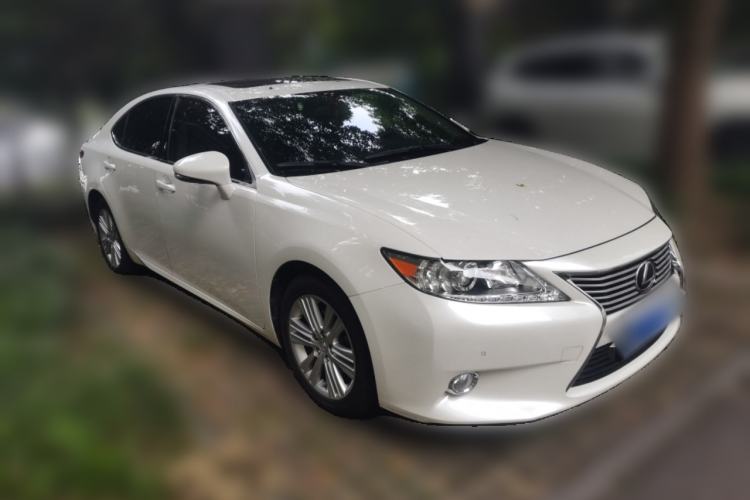 Used Lexus ES 2013 250 Elite Edition Front Right 45 Deg