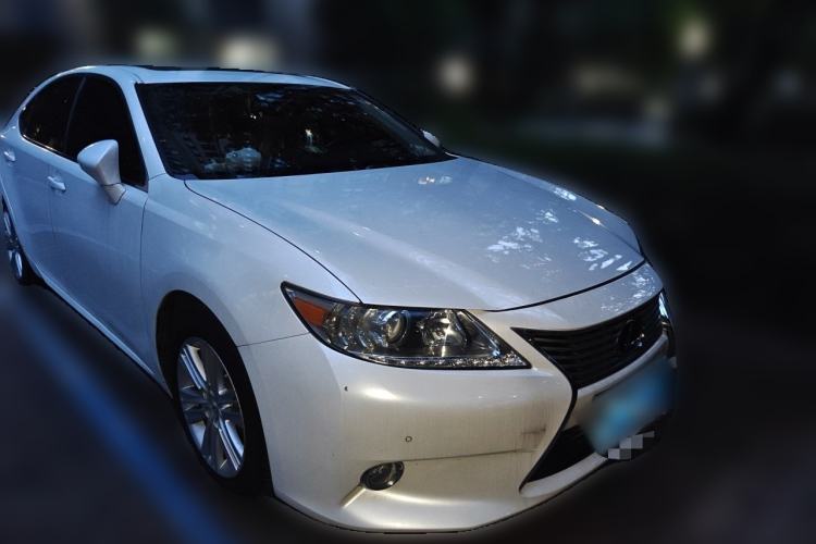 Used Lexus ES 2013 250 Elite Edition Front Right 45 Deg