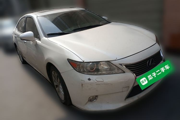 Used Lexus ES 2013 300h Elite Edition Front Right 45 Deg