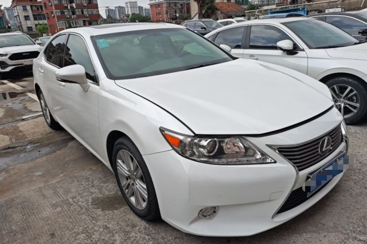 Used Lexus ES 2013 250 Elite Edition Front Right 45 Deg