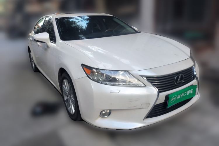 Used Lexus ES 2013 250 Elegant Edition Front Right 45 Deg