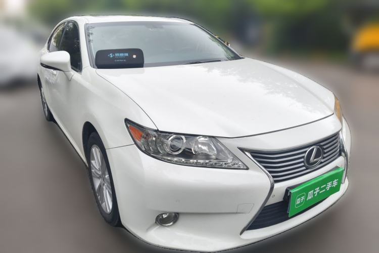 Used Lexus ES 2013 250 Elite Edition Front Right 45 Deg