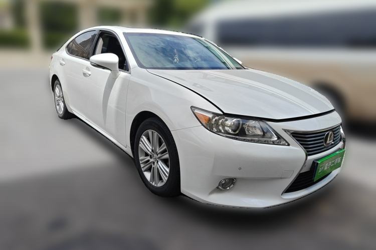 Used Lexus ES 2013 250 Elite Edition Front Right 45 Deg
