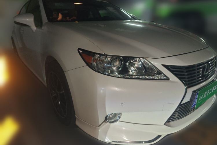 Used Lexus ES 2013 250 Elite Edition Front Right 45 Deg