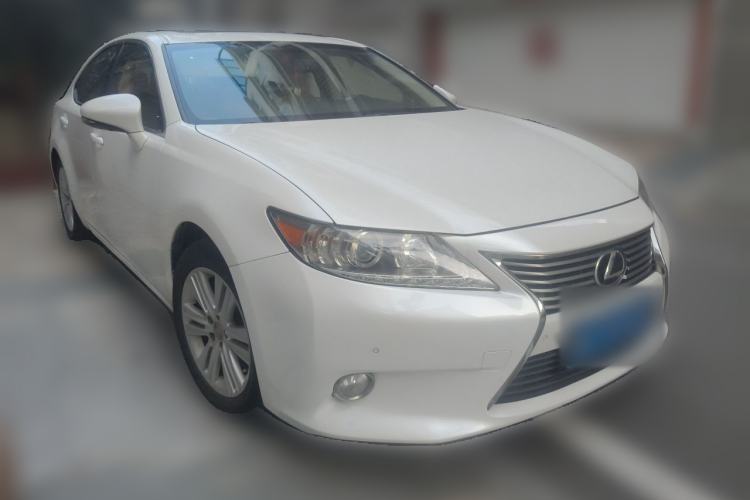 Used Lexus ES 2013 250 Elite Edition Front Right 45 Deg