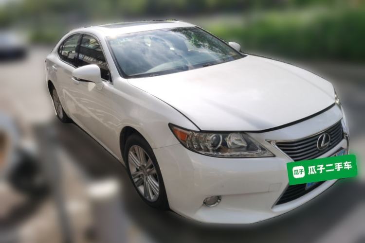 Used Lexus ES 2013 250 Elite Edition Front Right 45 Deg