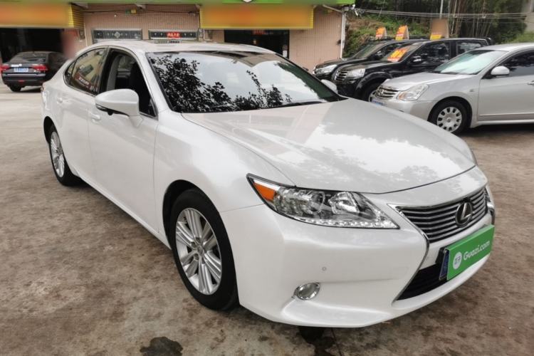 Used Lexus ES 2013 250 Elite Edition Front Right 45 Deg