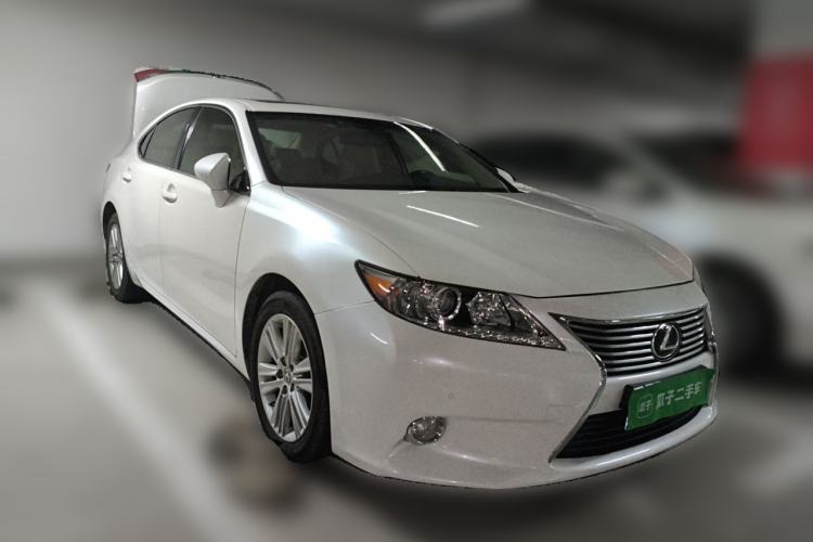 Used Lexus ES 2013 250 Elite Edition Front Right 45 Deg