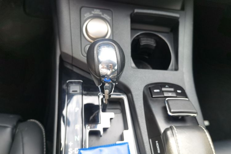 Used Lexus ES 2013 300h Elite Edition Gear Lever