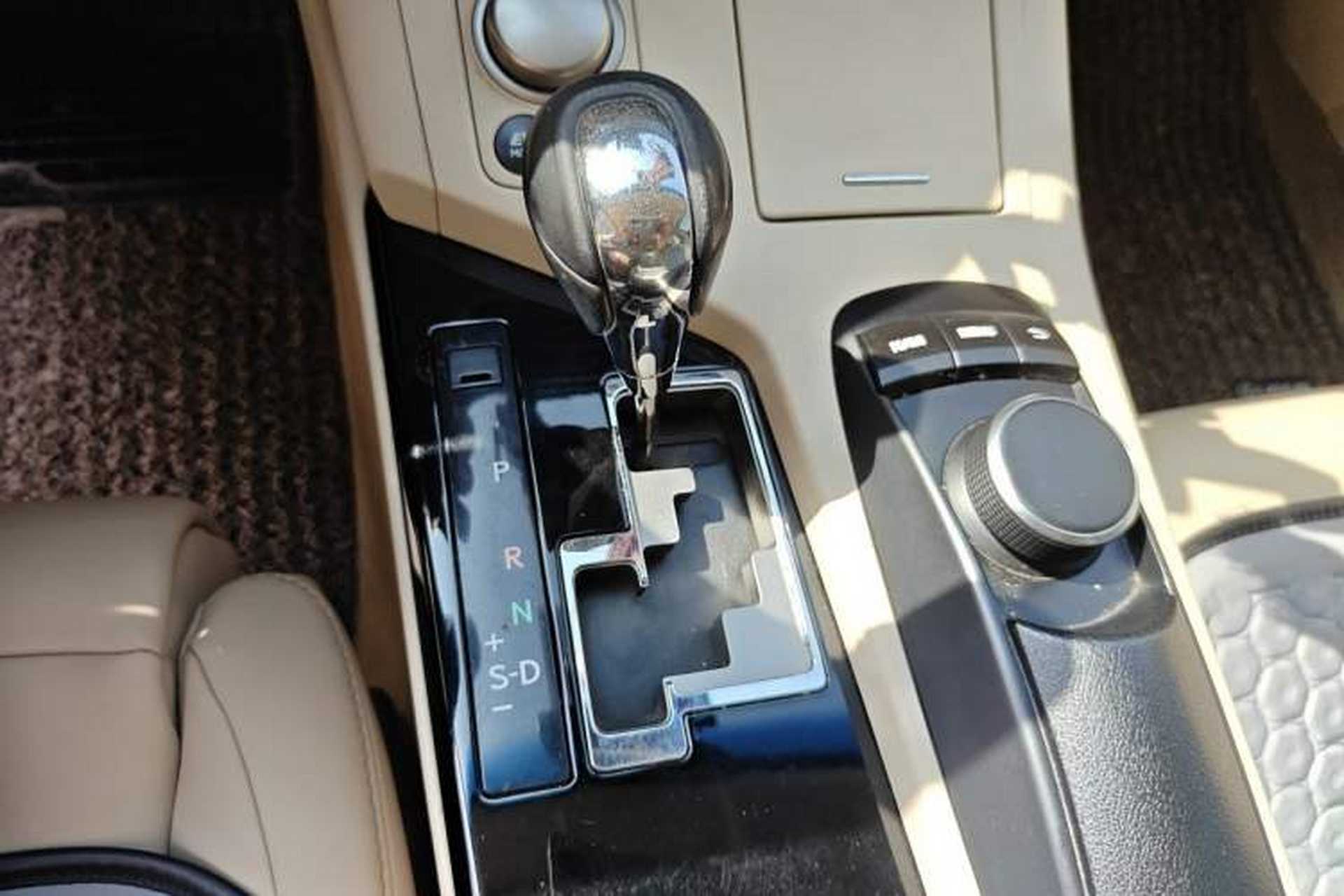 Used Lexus ES 2013 300h Elite Edition Gear Lever