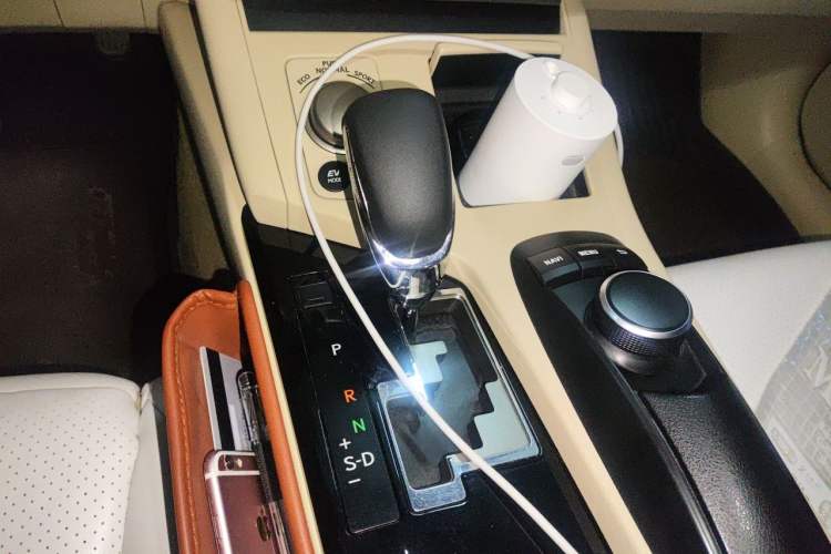 Used Lexus ES 2013 300h Elite Edition Gear Lever