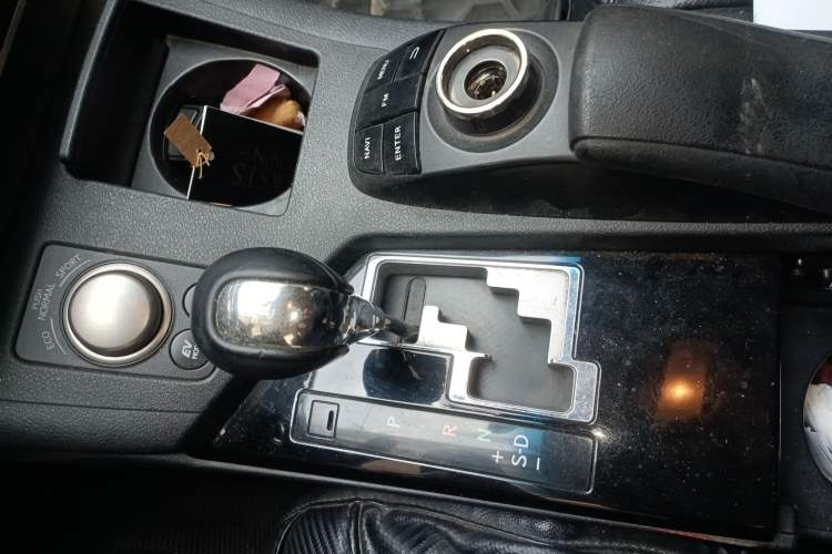 Used Lexus ES 2013 300h Elite Edition Gear Lever