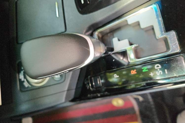 Used Lexus ES 2013 300h Elite Edition Gear Lever