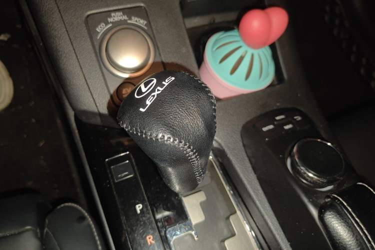 Used Lexus ES 2013 300h Elite Edition Gear Lever