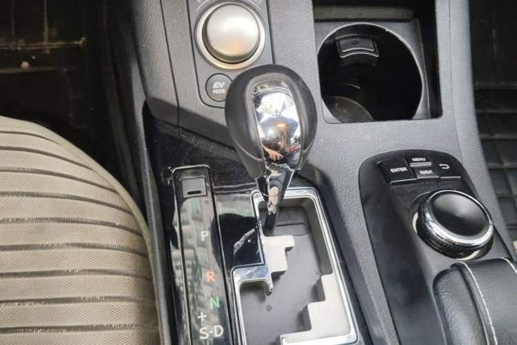 Used Lexus ES 2013 300h Elite Edition Gear Lever