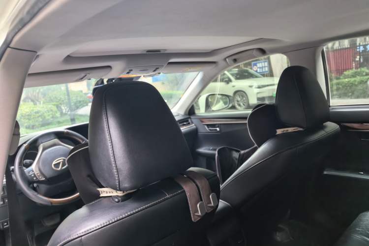 Used Lexus ES 2013 300h Elite Edition Headliner