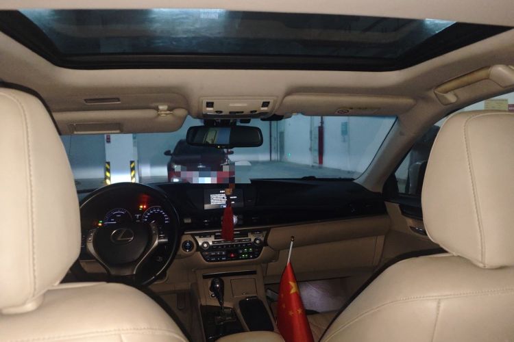 Used Lexus ES 2013 300h Elite Edition Headliner